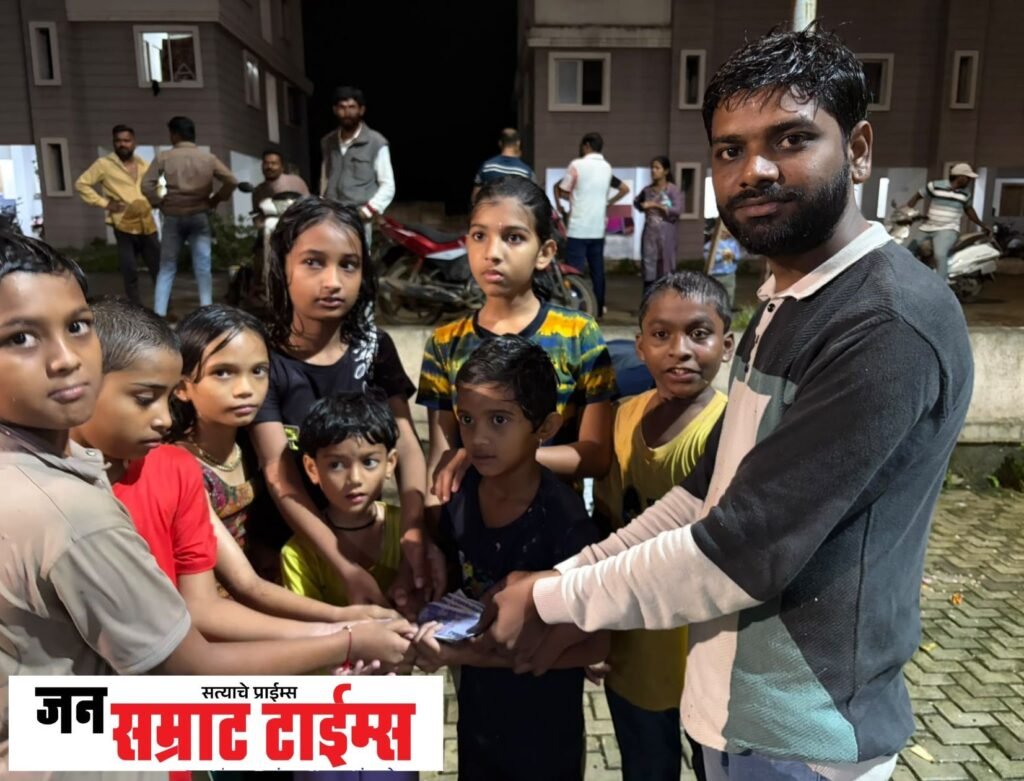एक्झर्बिया अबोड संकुलात दहीहंडीचा जल्लोष दहीहंडीचा जल्लोष