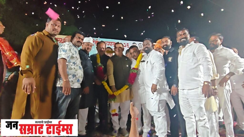 दहीहंडीला दिग्गजांची हजेरी