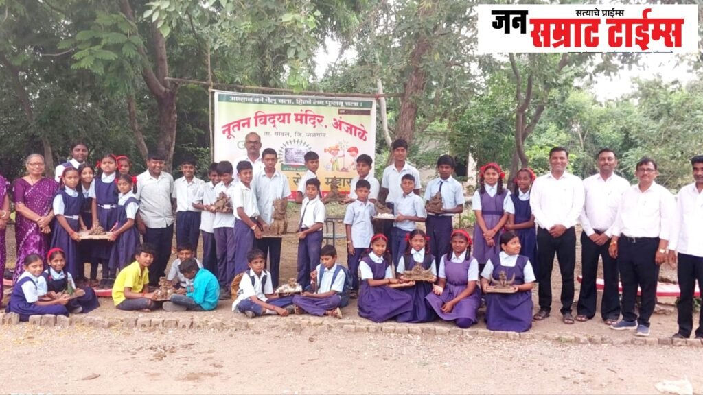 अंजाळेच्या नूतन विद्या मंदिरात गणपती मूर्ती कार्यशाळा व दहीहंडी उत्साहात नूतन विद्या मंदिरात गणपती मूर्ती