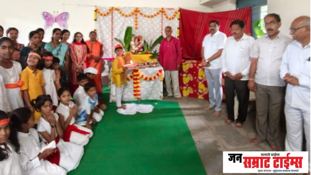 नशिराबादच्या न्यू इंग्लिश स्कूलमध्ये गणरायाची उत्साहात स्थापना न्यू इंग्लिश स्कूल