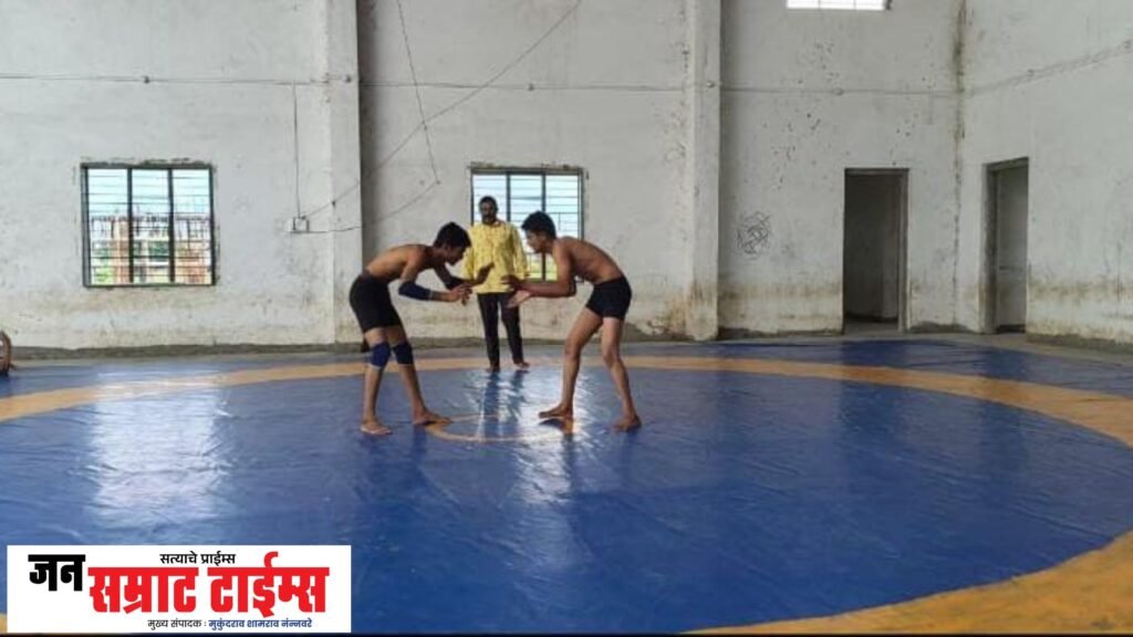 कुस्तीच्या आखाड्यात भवरखेडे विद्यालयाचा पहेलवान चमकला पहेलवान चमकला
