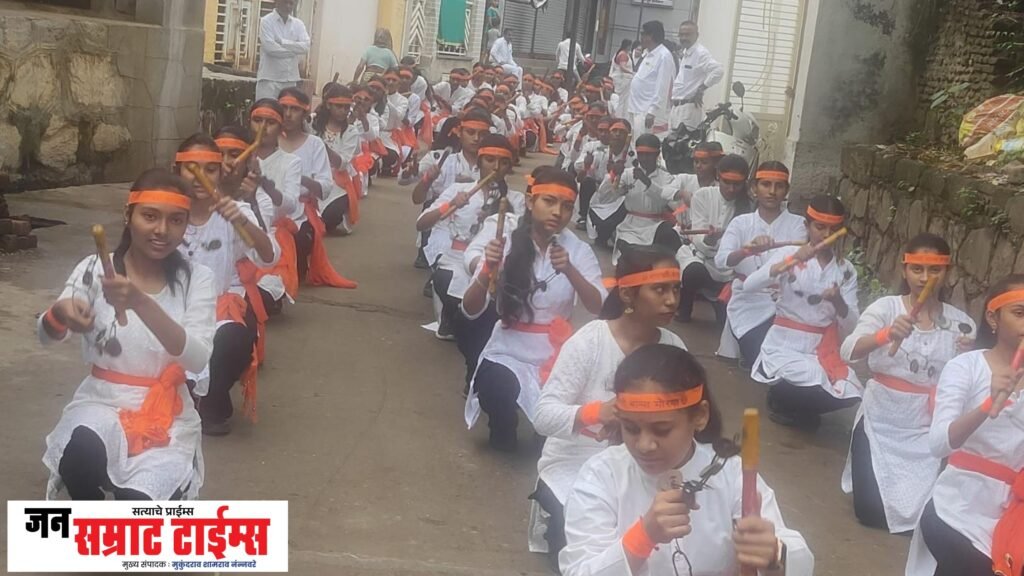 बाप्पाचे ढोल-ताशांच्या गजरात जल्लोषात आगमन