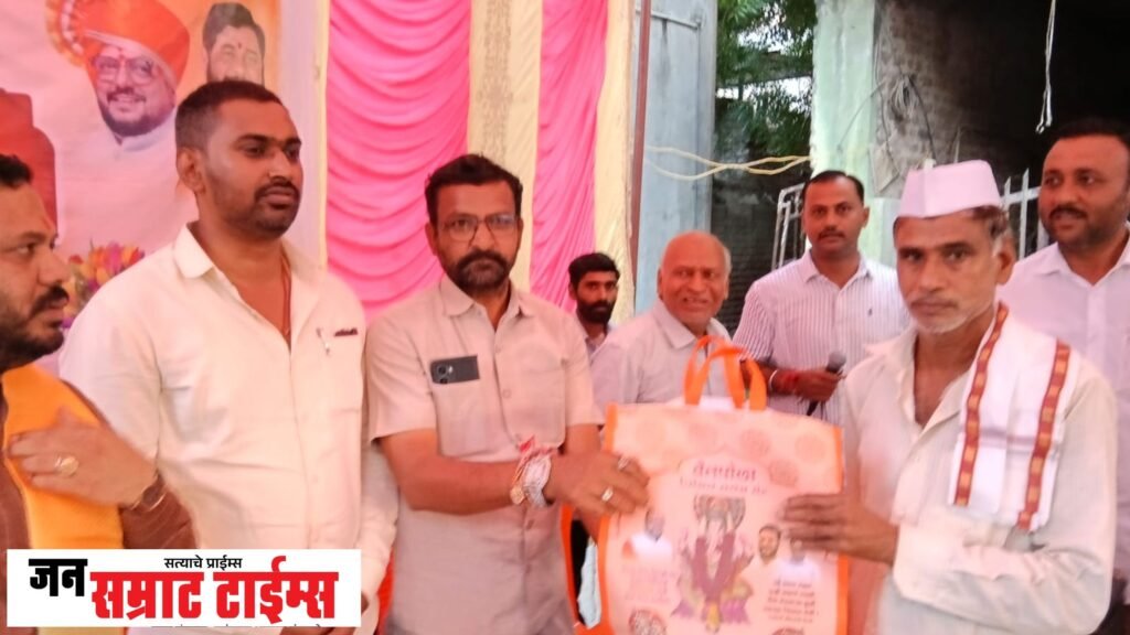 ममुराबादमध्ये बळीराजाचा सन्मान; बैलपोळा साजाचे उत्साहात वाटप बैलपोळा साजाचे उत्साहात वाटप