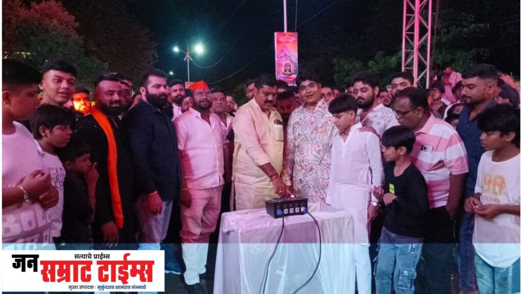 भगवान झुलेलाल यांच्या रूपातील बाप्पा ठरतोय आकर्षण! भगवान झुलेलाल