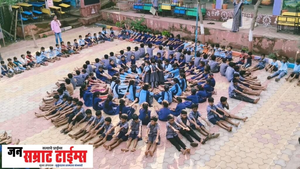सेवा संकल्प सप्ताहात पाल शाळेत साकारली मानवी रांगोळी मानवी रांगोळी