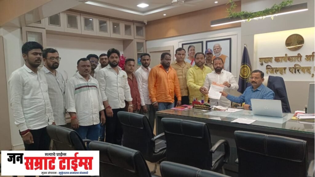 शिक्षक-कर्मचाऱ्यांची हाणामारी