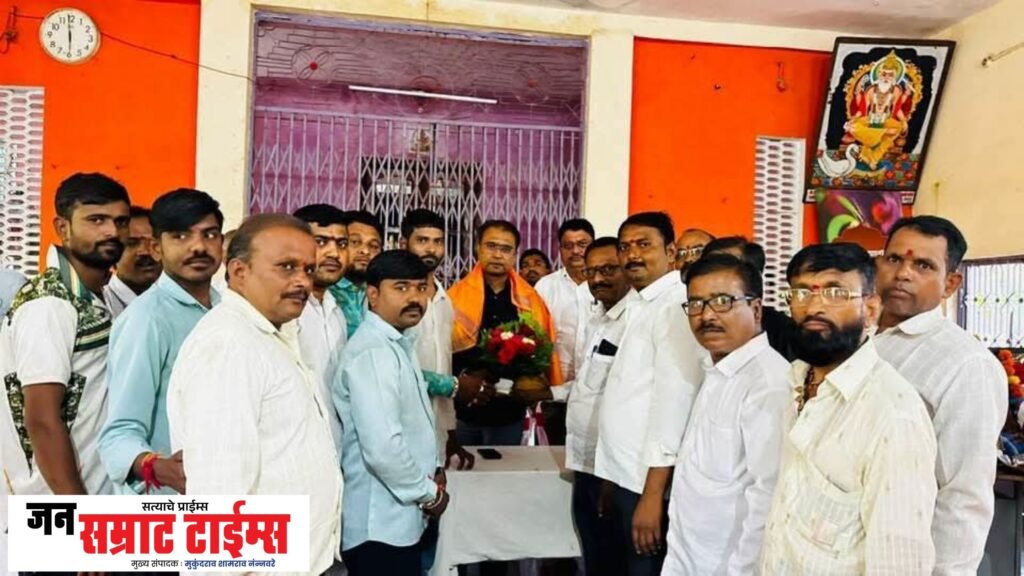 कासोदा येथे नाभिक समाजाच्या सामाजिक सभागृहाचे भूमिपूजन सभागृहाचे भूमिपूजन