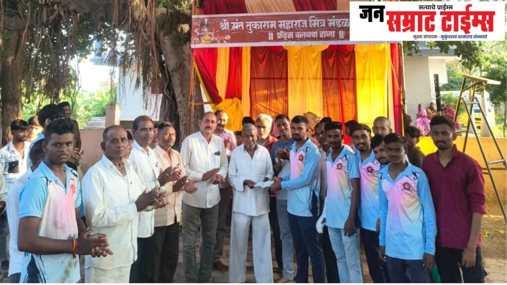 अनावश्यक खर्चाला फाटा देत सामाजिक भान; हनुमान मंदिरासाठी ५१ हजारांची मदत ५१ हजारांची मदत